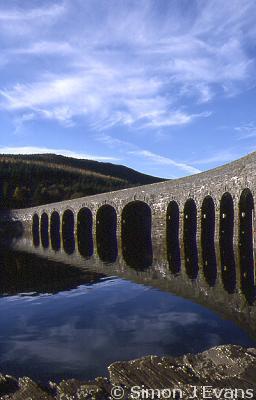 Garreg Ddu viaduct across the reservoir in the Elan Valley